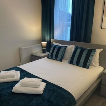 2 Bedroom Serviced Apartment # London Kültér fotó