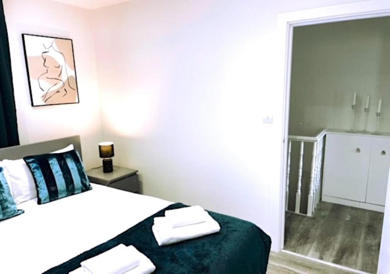 2 Bedroom Serviced Apartment # London Kültér fotó