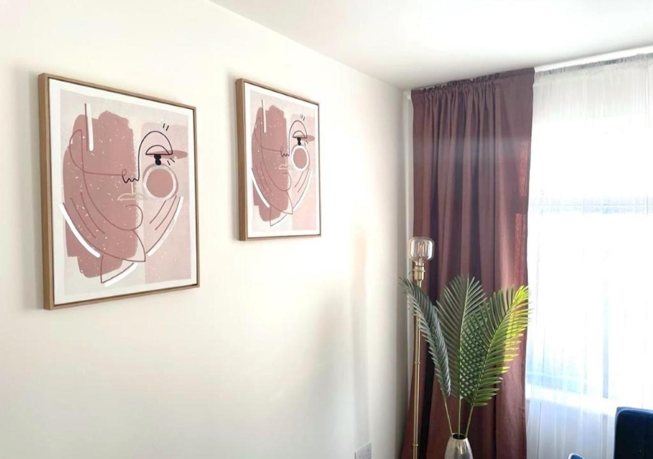 2 Bedroom Serviced Apartment # London Kültér fotó