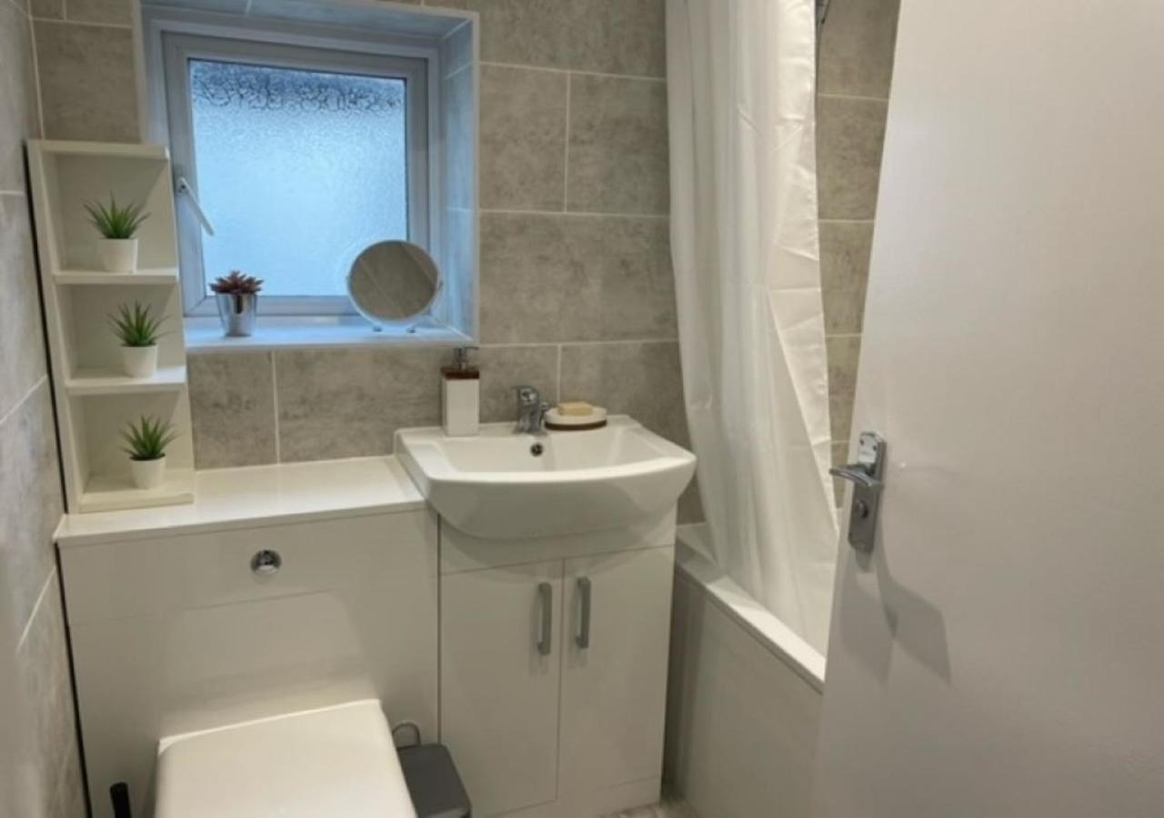 2 Bedroom Serviced Apartment # London Kültér fotó
